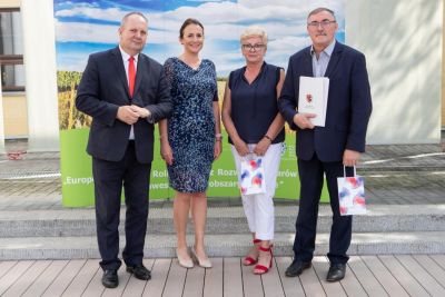 Wręczenie umów1